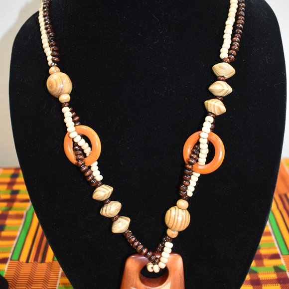 Matching Set: African Wooden Necklace and Earrings - Picture 5 of 8
